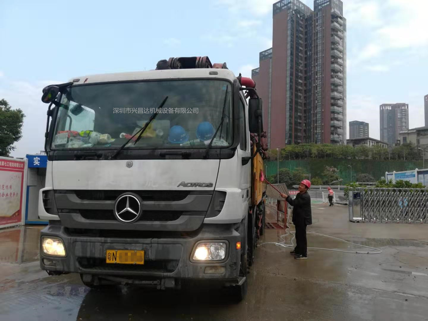 广东广州2013年56米三一重工泵车，奔驰底盘