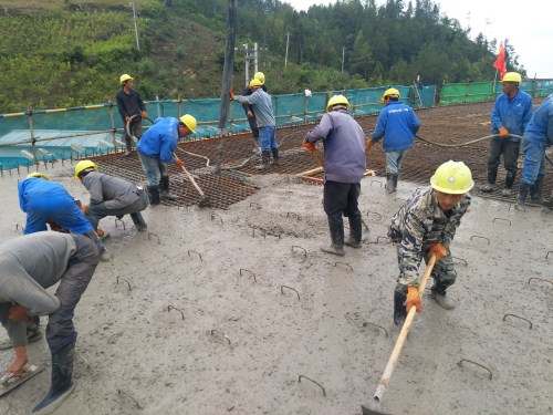 混凝土泵车浇筑现场 - 贵州新蒲新田东路项目A匝道桥第三联现浇梁浇筑完成 混凝土泵车浇筑现场 - 贵州新蒲新田东路项目A匝道桥第三联现浇梁浇筑完成