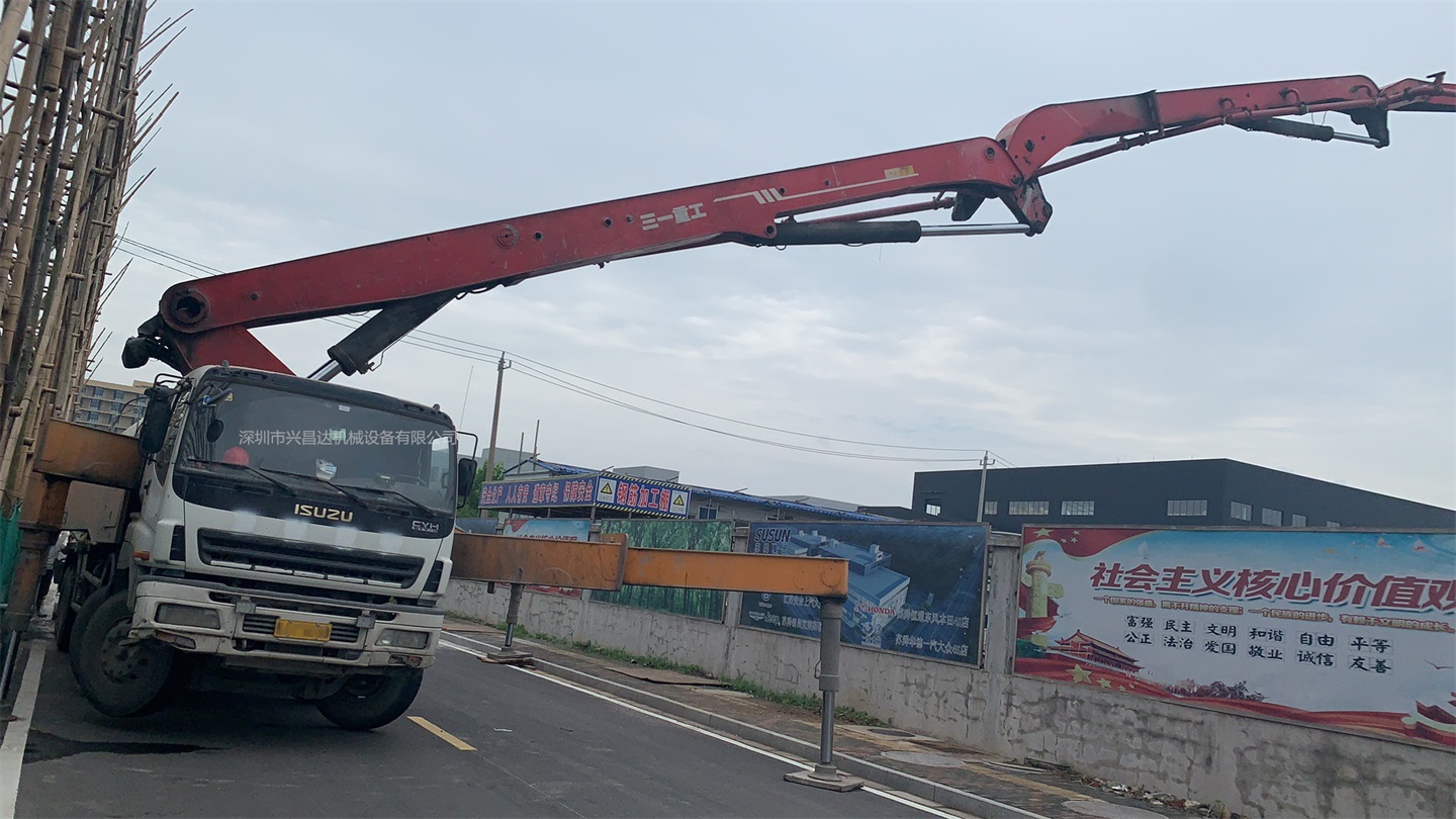 广东广州2013年四桥56米C8系统三一重工泵车，五十铃底盘