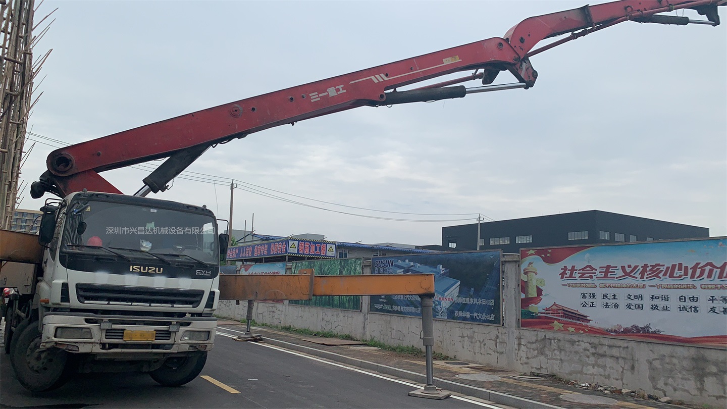 广东广州2013年四桥56米C8系统三一重工泵车，五十铃底盘