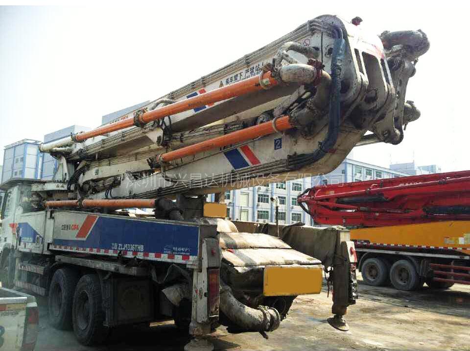 2012年中联重科3桥47米奔驰底盘泵车