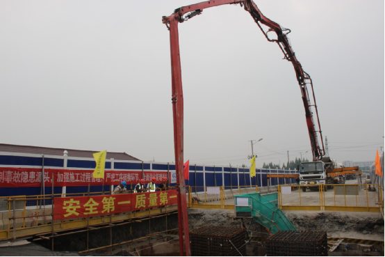 三一重工泵车进行张泾桥大体积承台浇筑 - 上海G320-2标张泾桥深基坑大体积承台混凝土浇筑完毕 三一重工泵车进行张泾桥大体积承台浇筑 - 上海G320-2标张泾桥深基坑大体积承台混凝土浇筑完毕