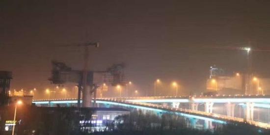 青连铁路再传捷报 胶州湾跨海大桥成功连跨四条高架路 青连铁路再传捷报 胶州湾跨海大桥成功连跨四条高架路