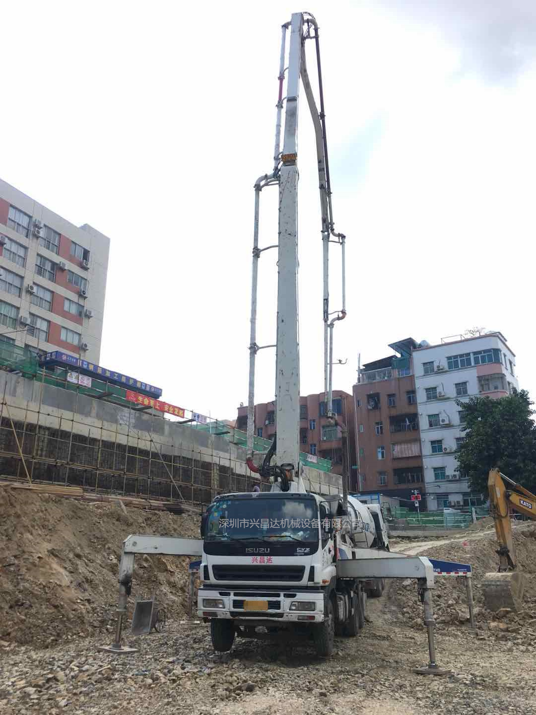 2013年五节臂38米中联重科泵车，五十铃底盘