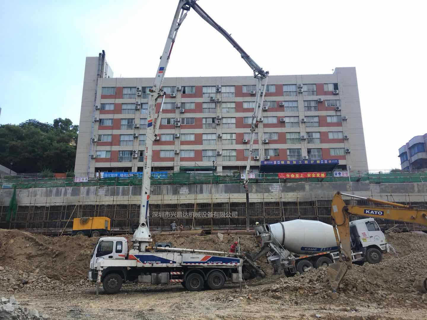 2013年五节臂38米中联重科泵车，五十铃底盘