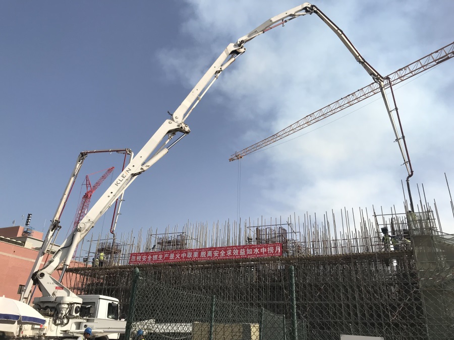 一分司:科威特项目汽机基础6m层柱段混凝土浇筑完成